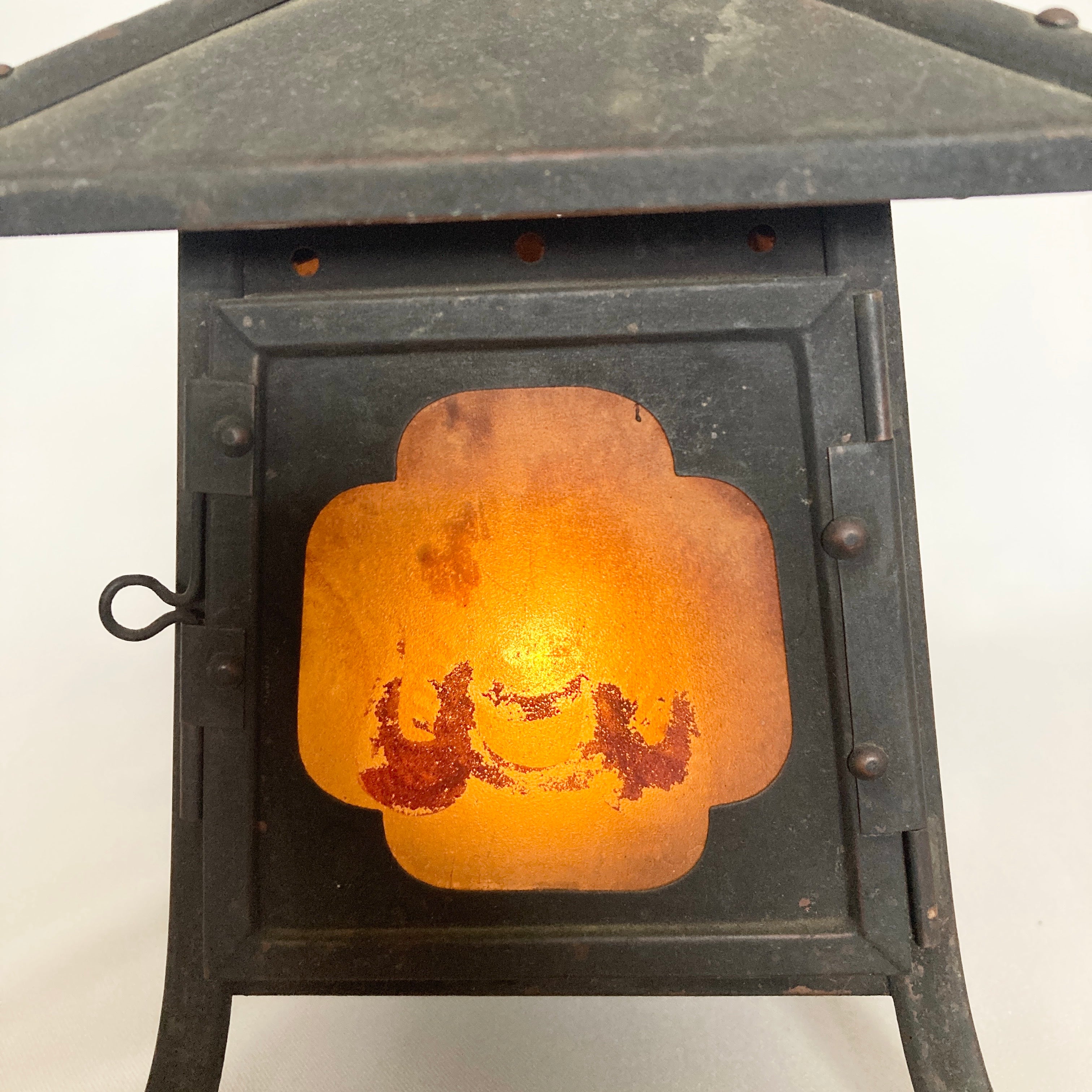 Black lantern[金網吊り灯籠] | With a red painting on it | No.D004